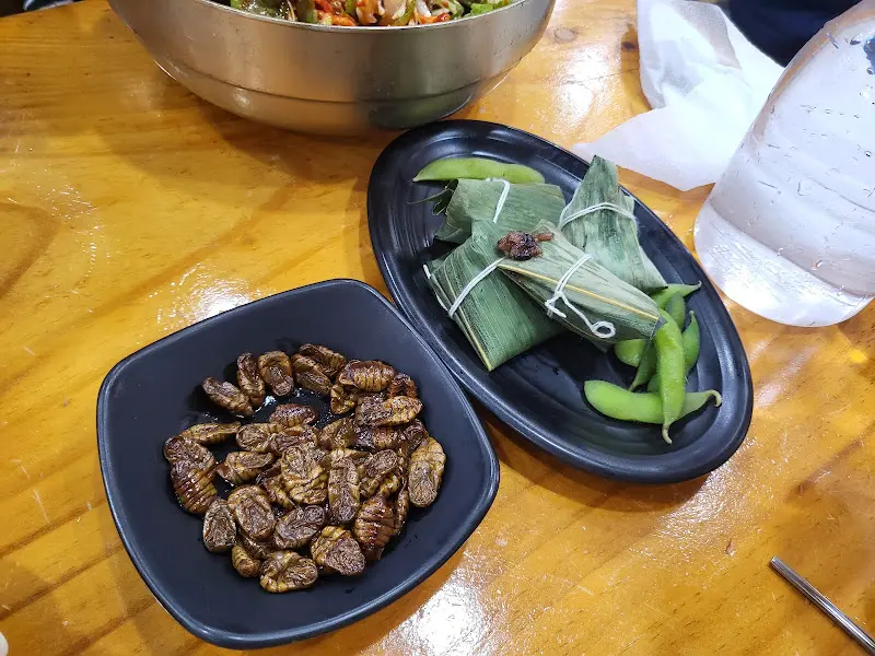 물회와 함께 나오는 곁들임 메뉴