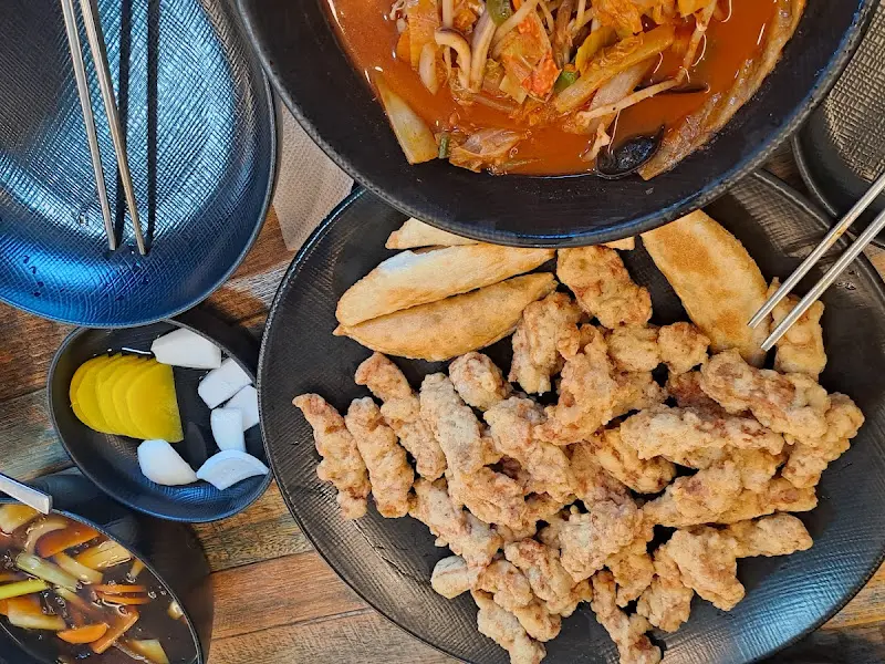 간짜장, 탕수육, 짬뽕 등 푸짐한 한 상 차림