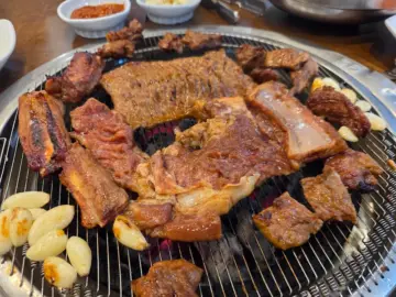 추억을 굽는 향기, 고창 태흥갈비에서 맛보는 인생 돼지갈비 맛집 기행