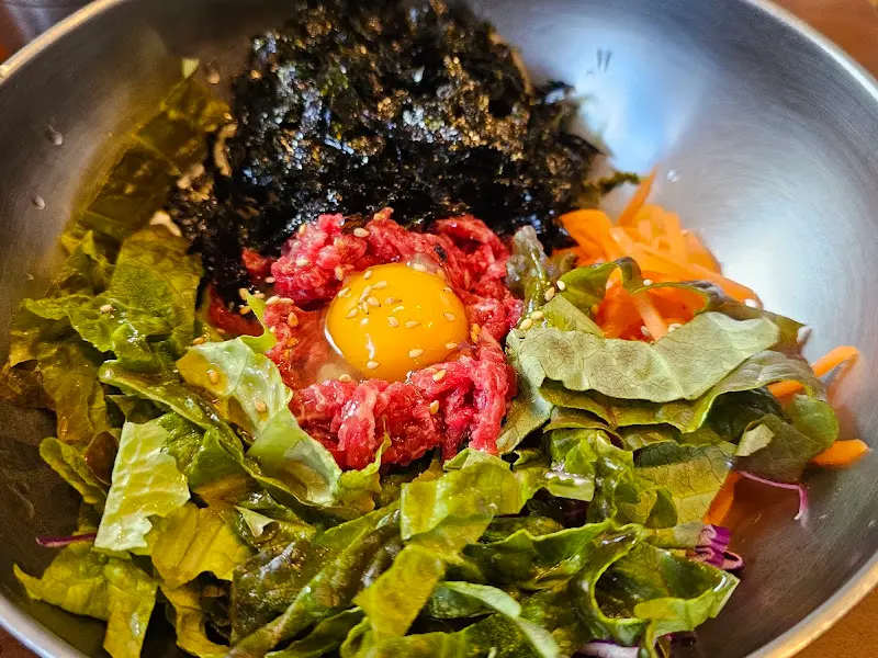 신선한 육회비빔밥