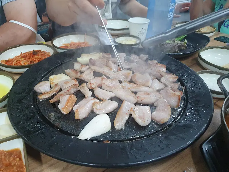 왕소금구이 고기 굽는 모습 2