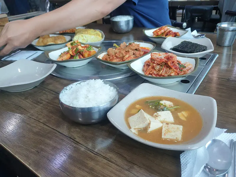 푸짐한 백반 한 상