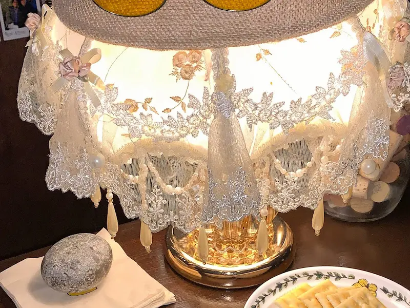앤틱한 레이스 테이블 램프