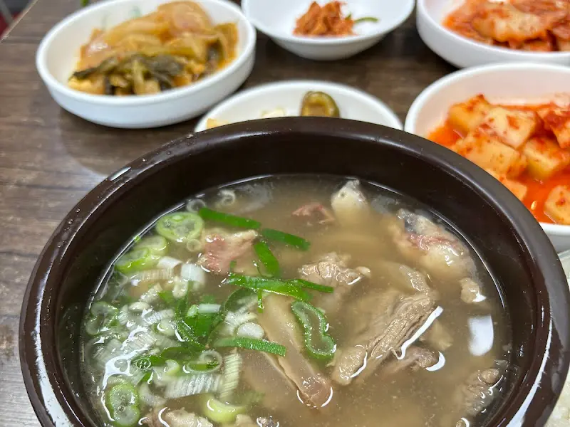 소머리국밥과 반찬 클로즈업