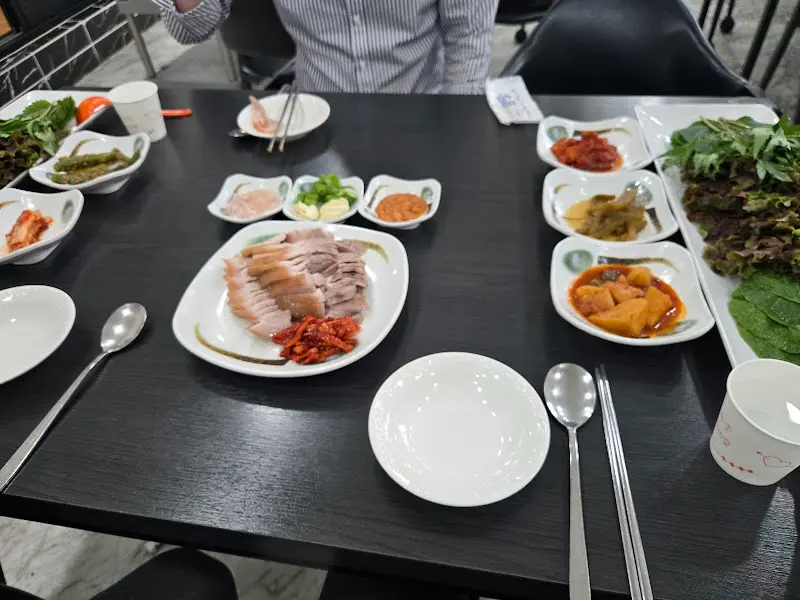 푸짐한 쌈밥 정식 한 상 차림