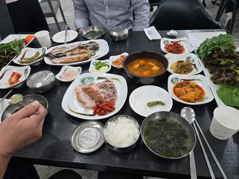 수육, 생선구이, 된장찌개