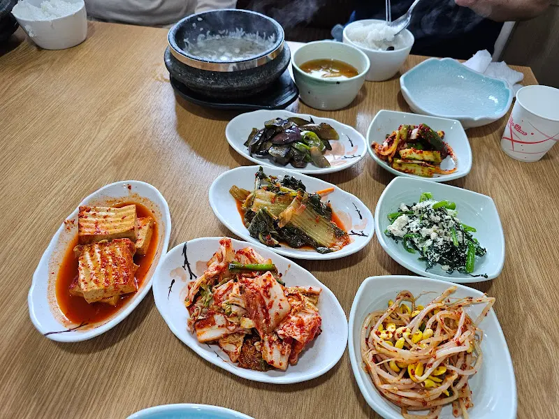 푸짐한 반찬 구성