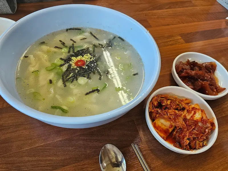 김가네사골수제비 한 상 차림