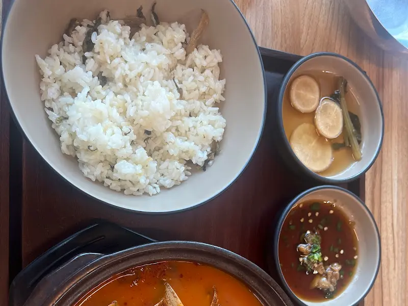 바지락 해장국과 곤드레밥