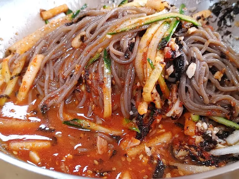 비빔 막국수 근접샷