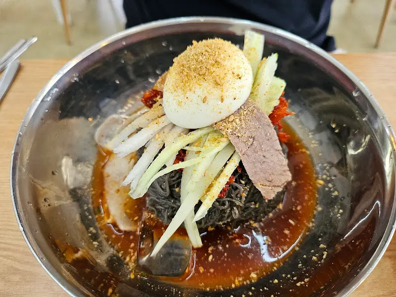 명태회냉면의 아름다운 자태