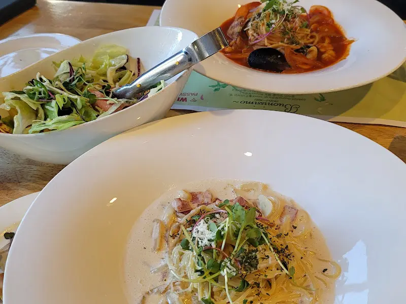 파스타와 샐러드