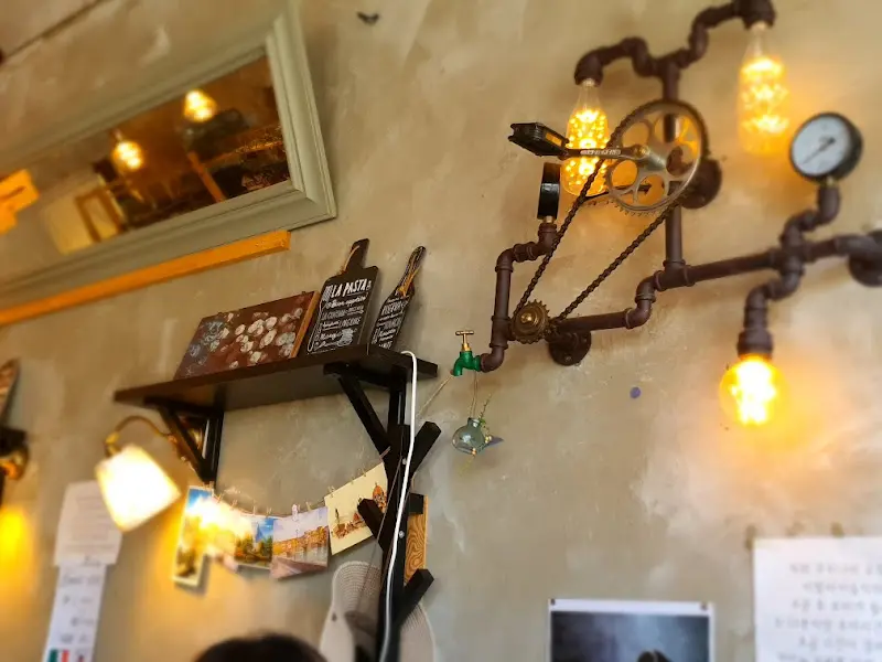 아기자기한 소품들로 꾸며진 내부