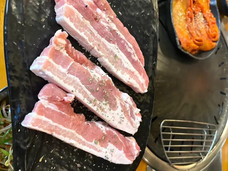 신선함이 느껴지는 생삼겹살
