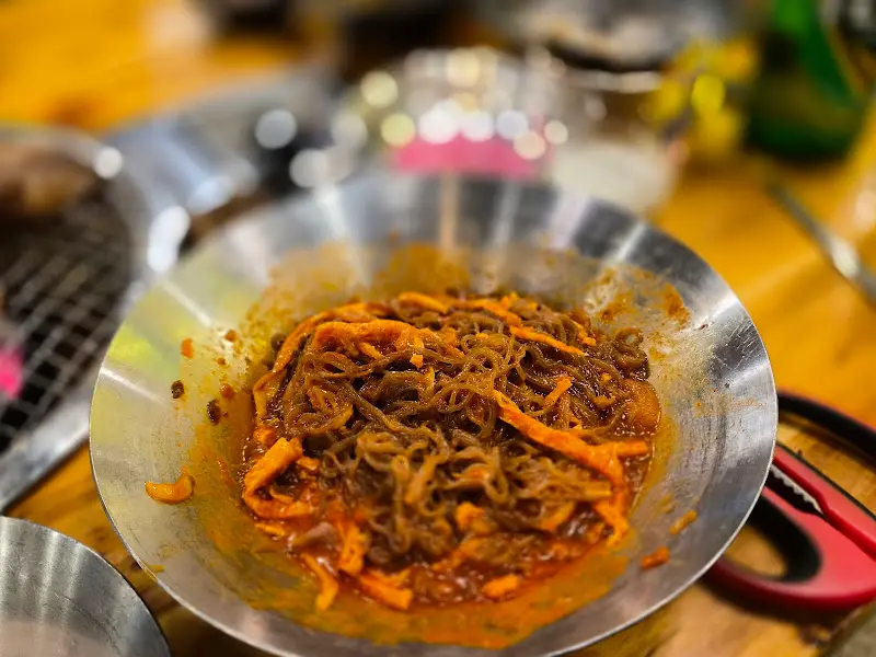 매콤달콤 쟁반국수