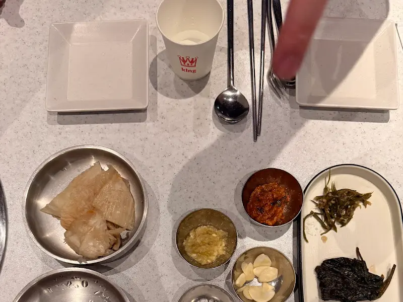 정갈한 밑반찬 세팅