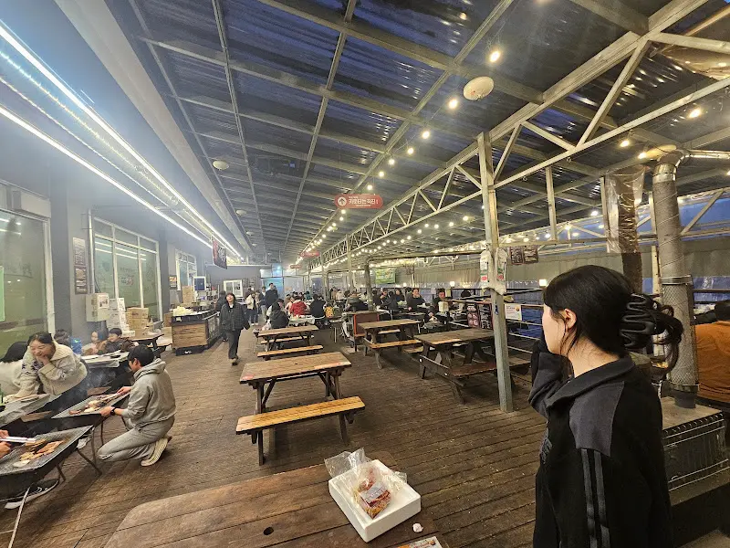 넓고 쾌적한 바베큐장