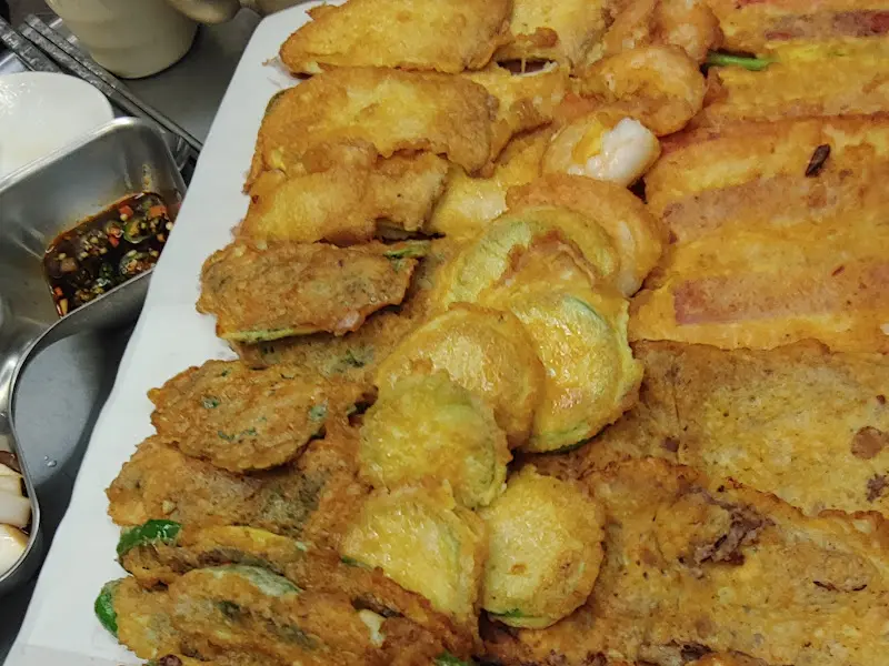 가지런히 놓인 전들의 단면