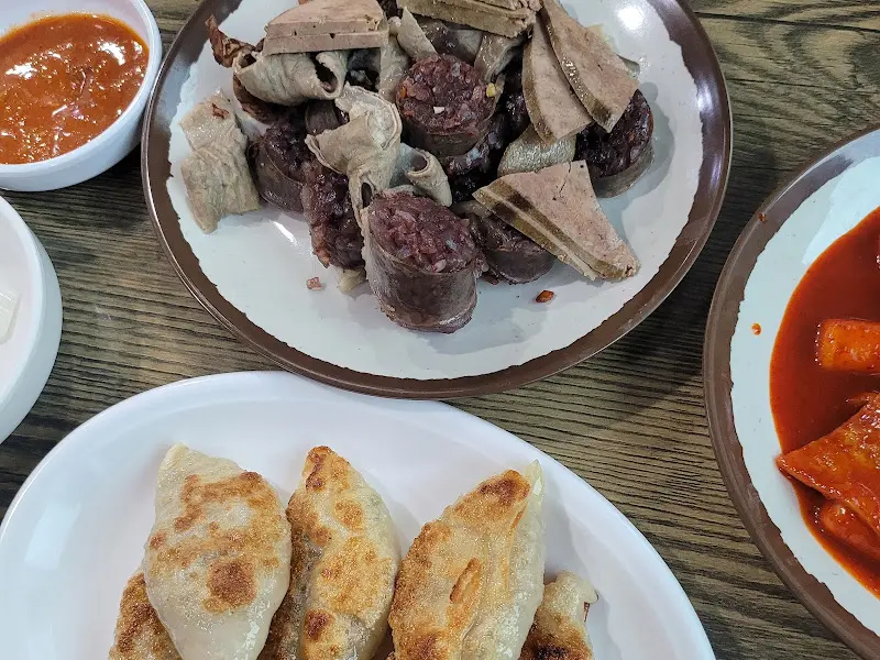 순대, 튀김만두, 떡볶이까지 푸짐한 한 상