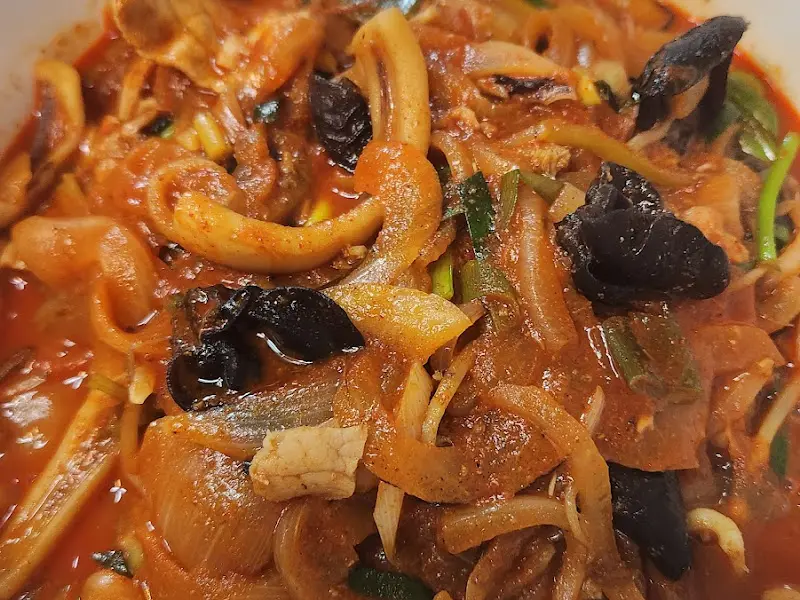 푸짐한 비빔짬뽕