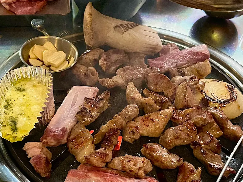 꼬들목살과 치즈퐁듀