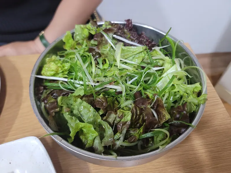 싱싱한 샐러드의 모습