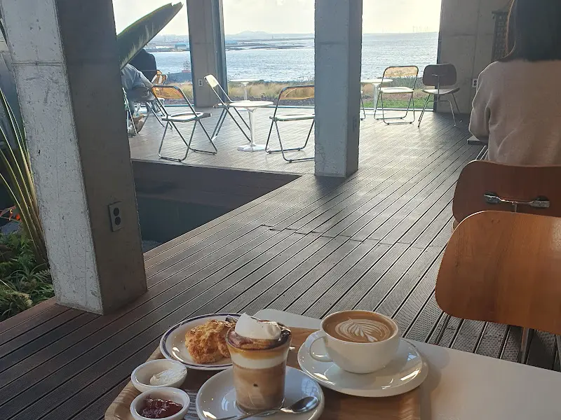 비양놀비엔나와 스콘