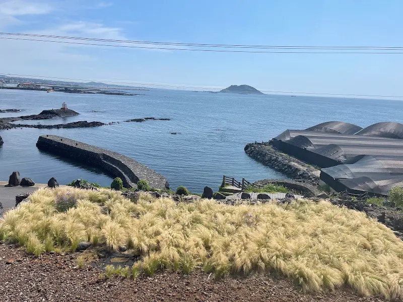 카페에서 바라본 비양도와 바다