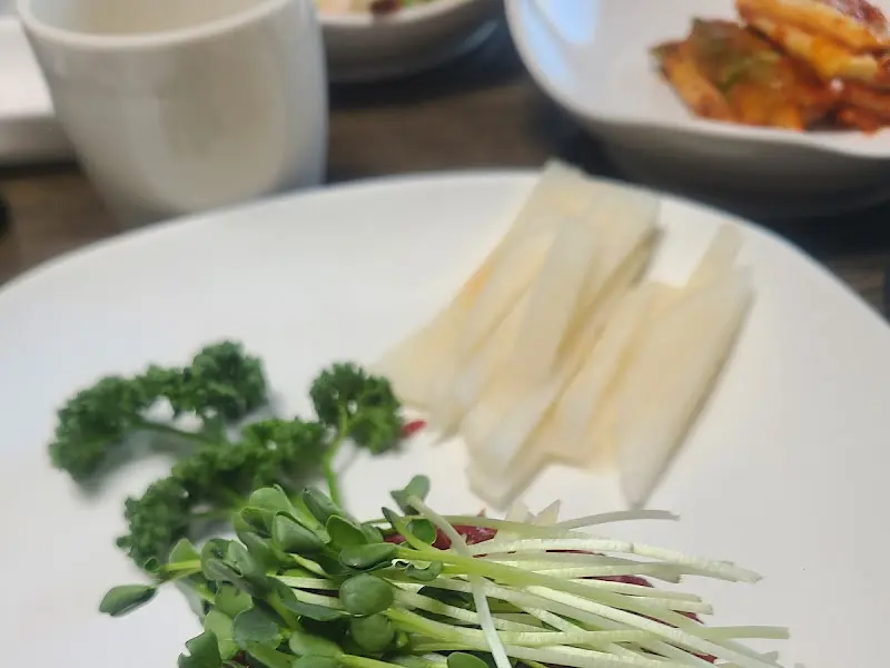 신선한 곁들임 채소