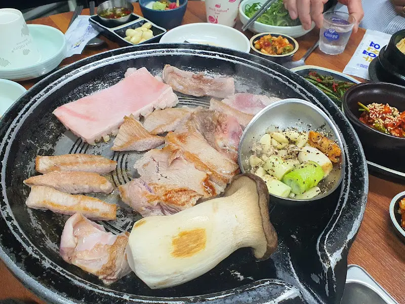 83왕소금구이 상차림