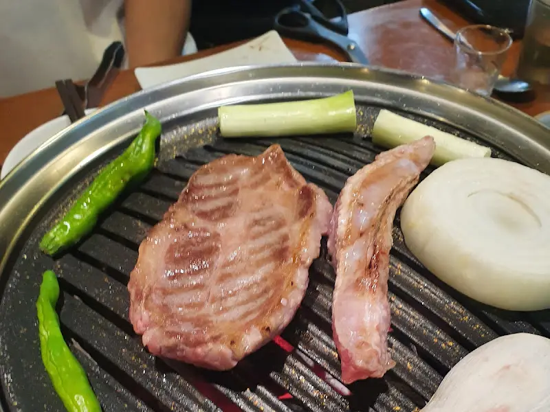 불판 위의 고기