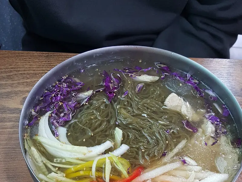 물냉면