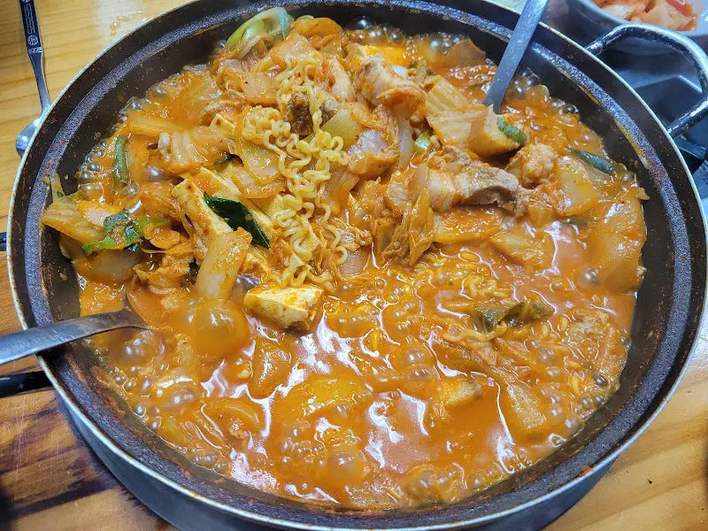 라면사리 추가된 두루치기