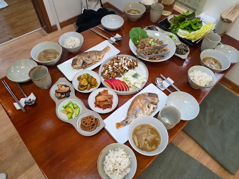 정갈하게 차려진 한 상 차림