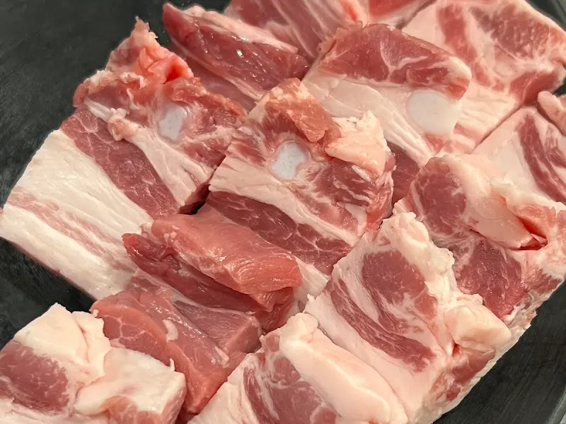 신선한 흑돼지 오겹살