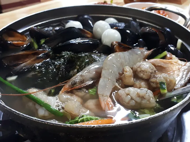 밀촌 식당 내부