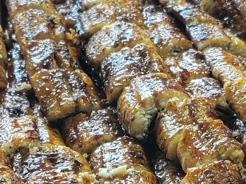 윤기가 흐르는 장어 양념구이