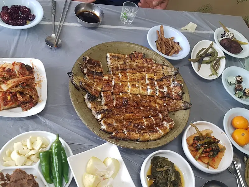 장어와 밑반찬