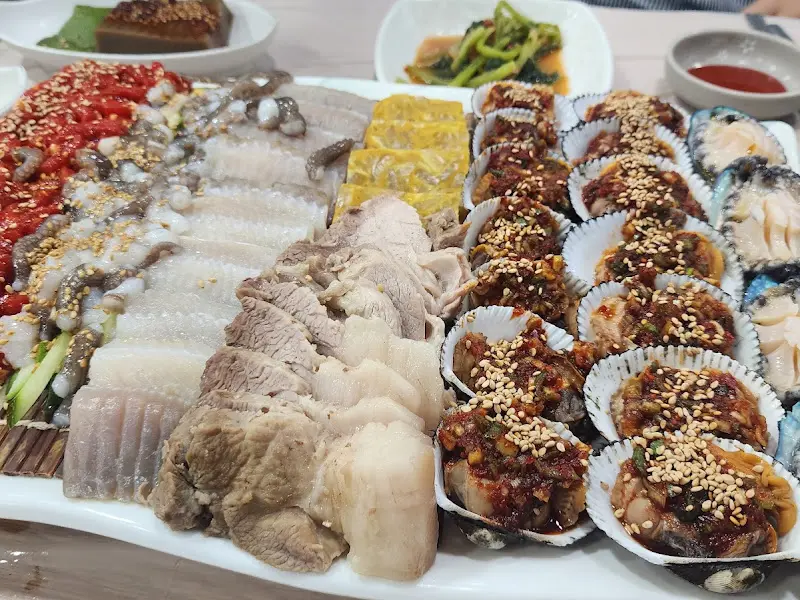 다채로운 칠합 한상