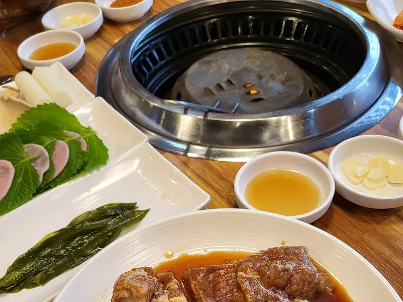 솔가 밑반찬과 숯불