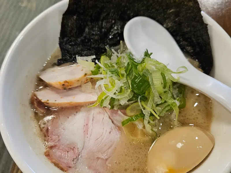 닭고기 차슈가 올라간 라멘