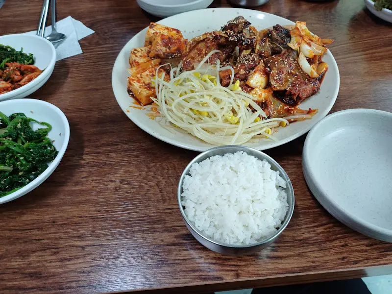 윤기 좔좔 흐르는 밥