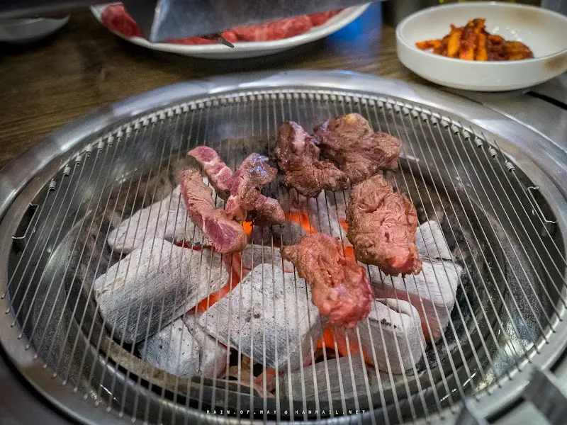 숯불 향 가득한 갈비살