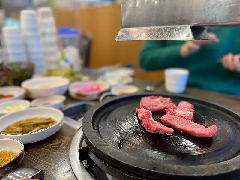 돌판에서 익어가는 한우