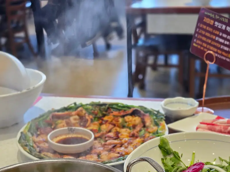 해물이 듬뿍 들어간 통새우 해물 파전