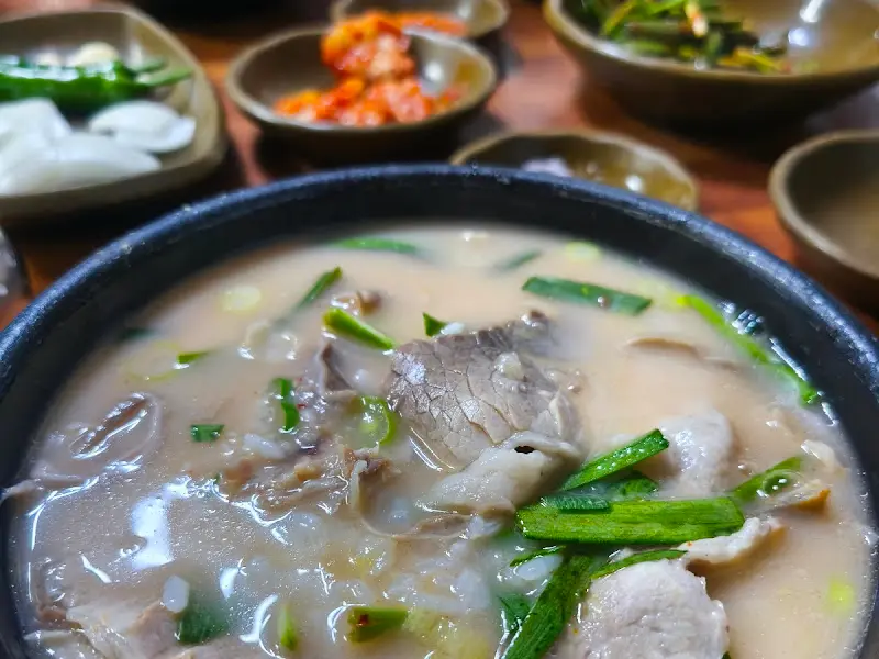 돼지국밥 클로즈업