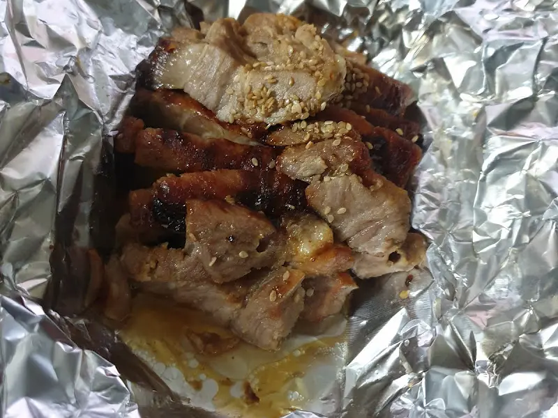 포장도 완벽한 닭살부부. 집에서도 맛있는 목살을 즐길 수 있다.