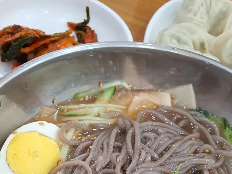 메밀 냉면의 시원한 비주얼