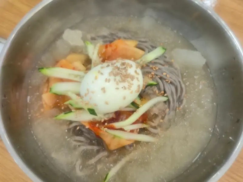 메밀 냉면의 모습