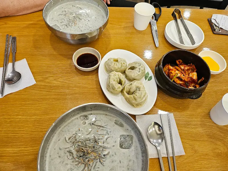 춘원회관 전체 상차림